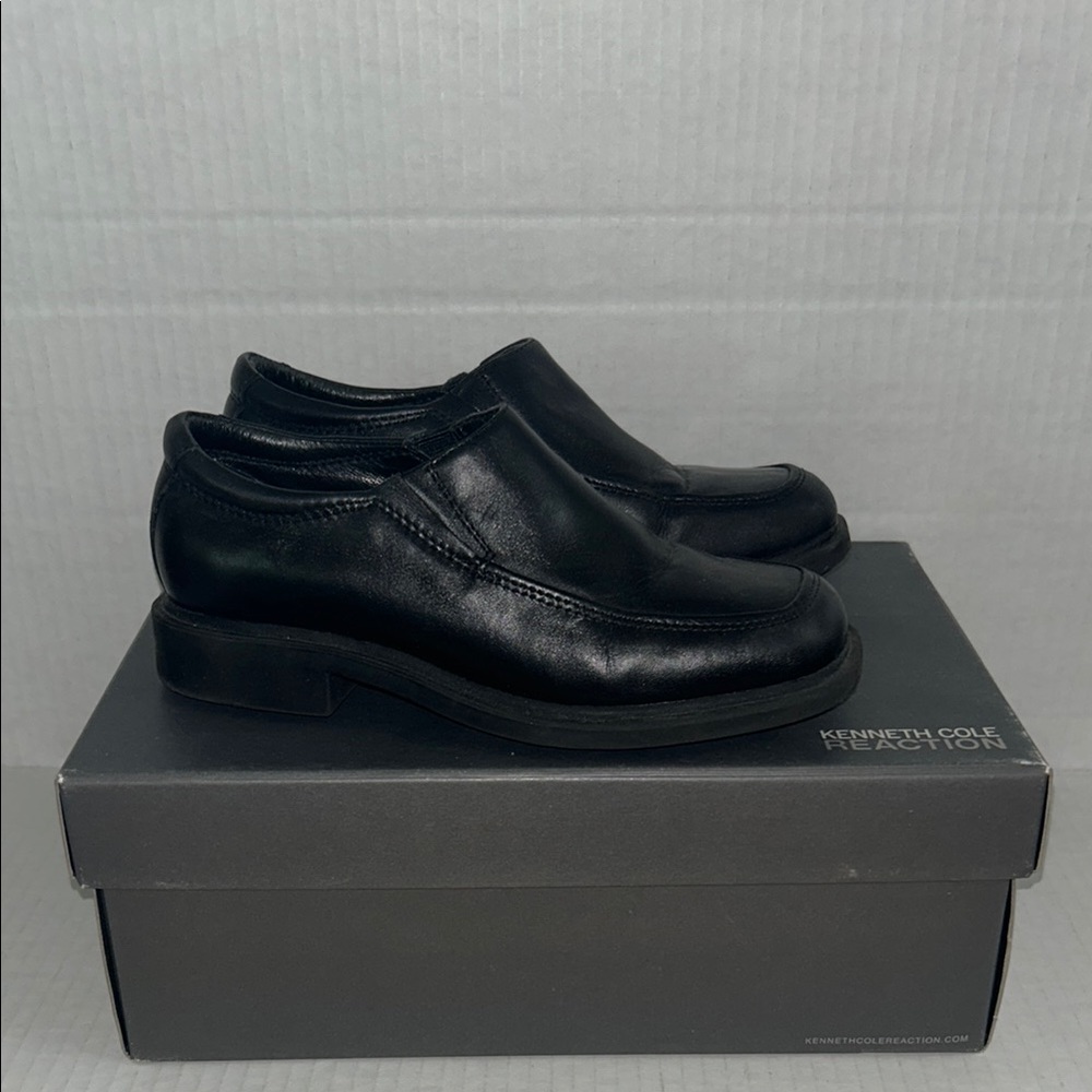 Kenneth Cole Boys Black Leather Dress Shoes Size 13 Medium w/Box